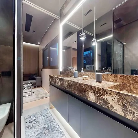 5 Stars * - Luxury House Apartment