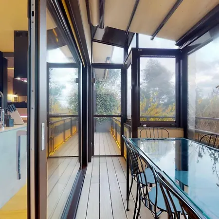 5 Stars * - Luxury House Apartment