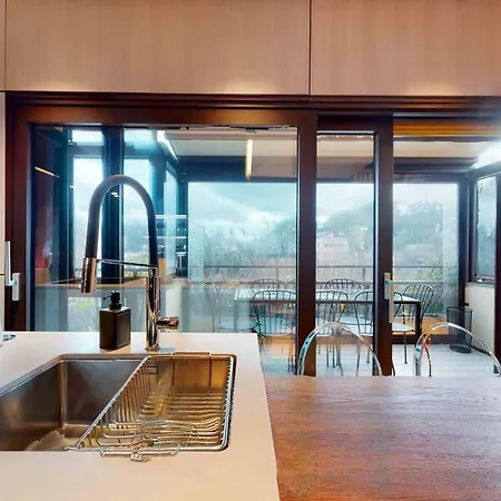 5 Stars * - Luxury House Apartment