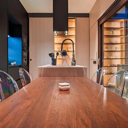 5 Stars * - Luxury House *